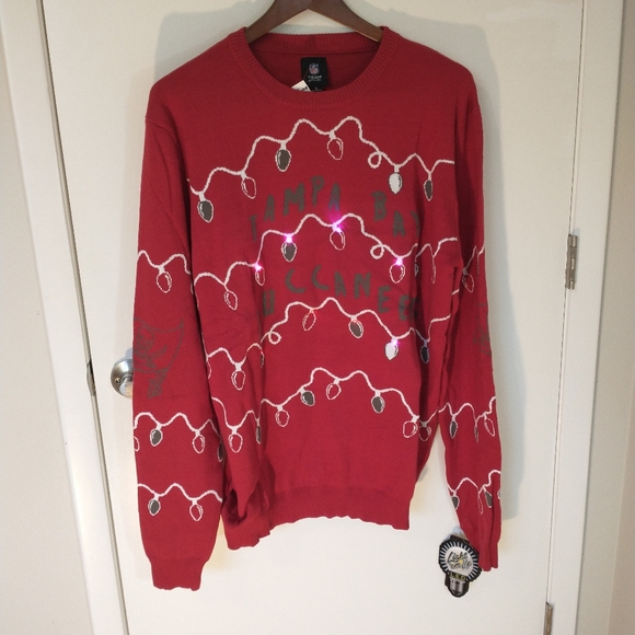 NFL Licensed Men's Tampa Bay Buccaneers Red/Light Up Ugly Sweater Sz XL - Picture 13 of 15
